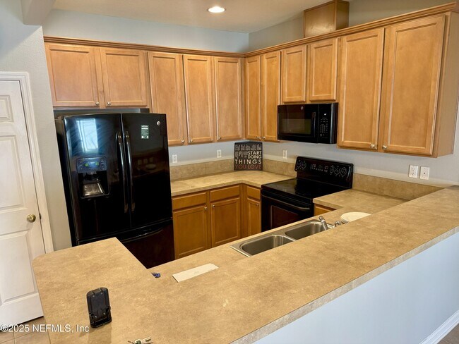 Building Photo - 580 Crystal Way