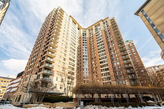 Building Photo - 851 N Glebe Rd