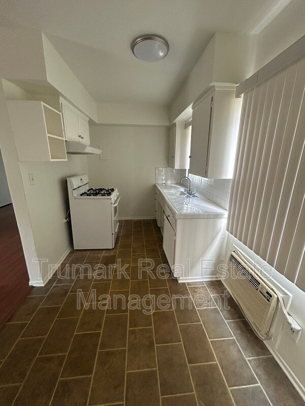 Building Photo - 5651 Cartwright Ave