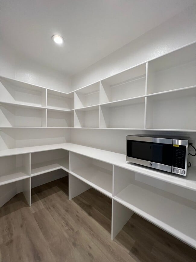 Building Photo - 2609 Sunray Ave