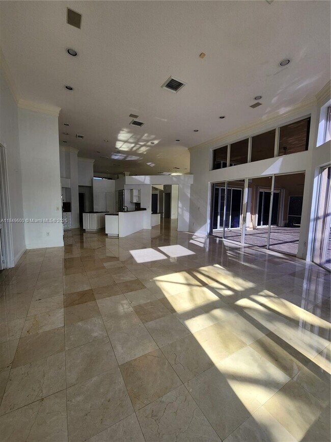 Building Photo - 620 Laurel Ln