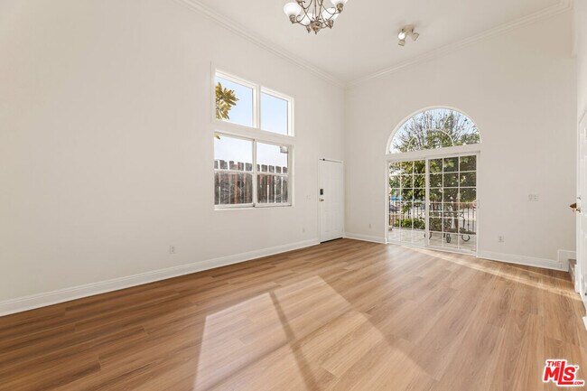 Building Photo - 11738 Valley View Ave