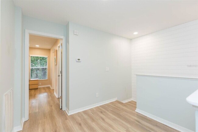 Building Photo - 10906 Kensington Park Ave
