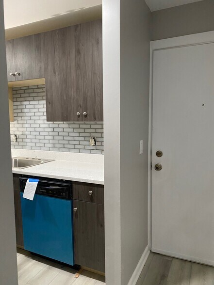 Building Photo - 333 Vincellette St