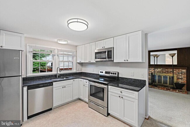 Building Photo - 5847 New England Woods Dr
