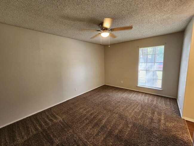 Building Photo - Classic 3 bedroom in Haltom City