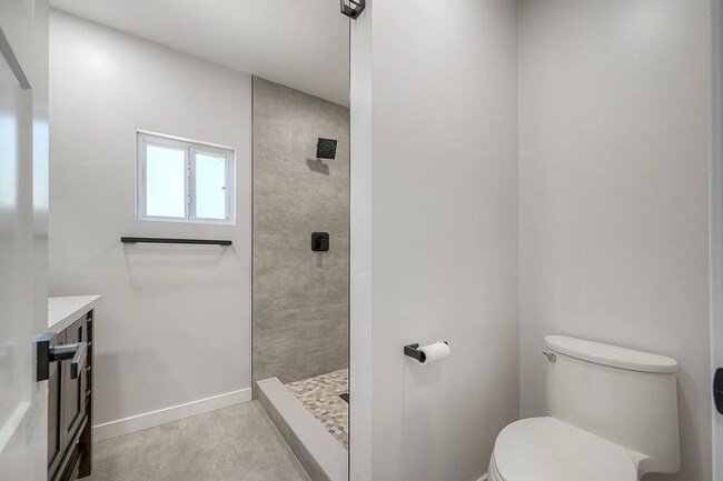 Building Photo - 197 Twin Oaks Cir