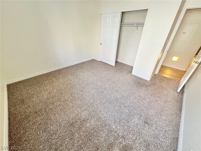 Building Photo - 5422 River Glen Dr