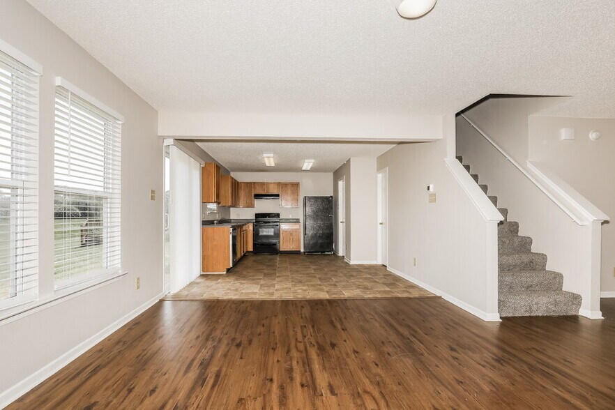 Building Photo - 11351 N Creekside Dr