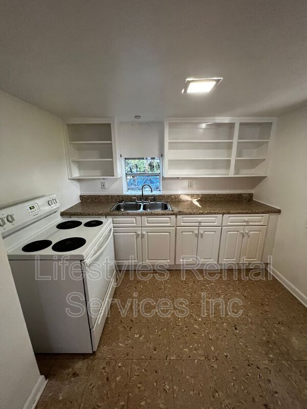 Building Photo - 3719 Mayflower St#C C