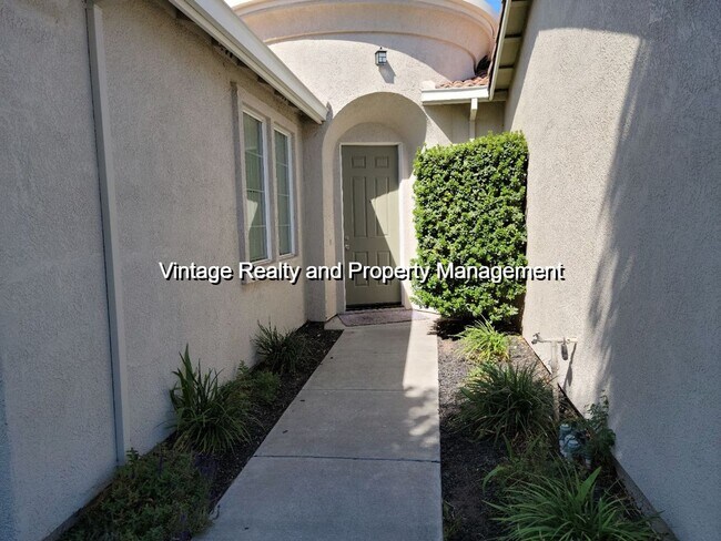 Building Photo - 1052 Foxfire Dr
