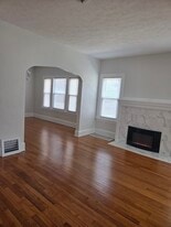 Building Photo - 328 E 6th St