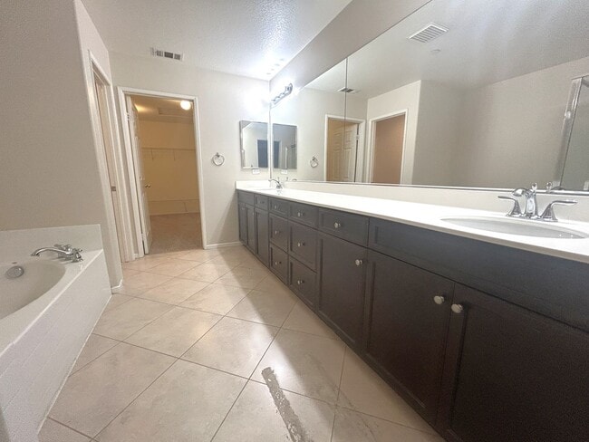 Building Photo - Isidora Lane  Eastvale, Ca (3 bed, 2.5 bath)