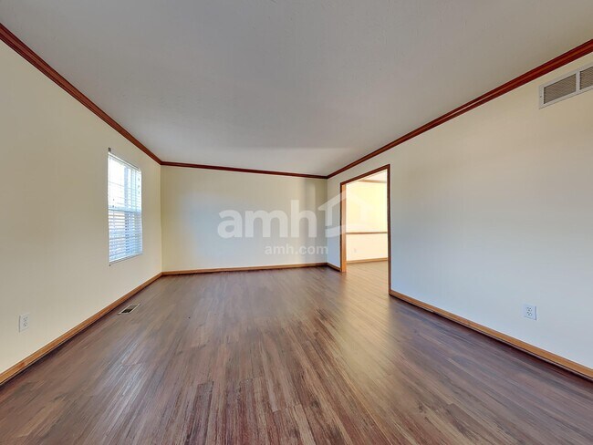 Building Photo - 6088 Lakewood Dr