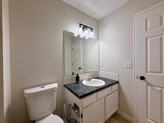 Building Photo - 411 Ruby Dr