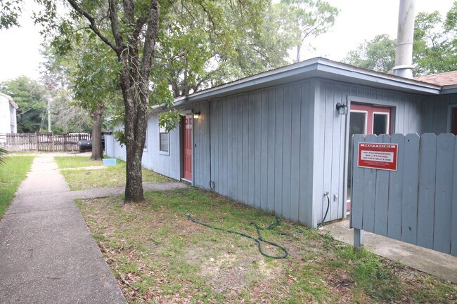 Building Photo - Spacious 2 Bedroom Rental Near Mobile Hwy ...