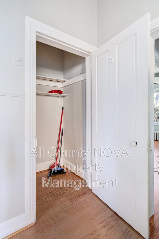 Building Photo - 305 9th St