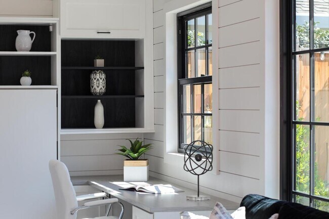 Building Photo - 381 McKendry Dr