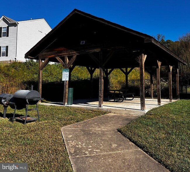 Building Photo - 38 White Pine Cir
