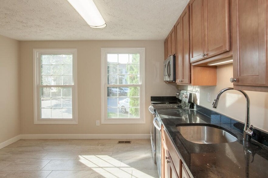 Building Photo - 2911 Bridgehampton Ct