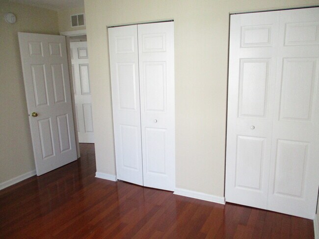 Building Photo - 656 S Rosehall Ln