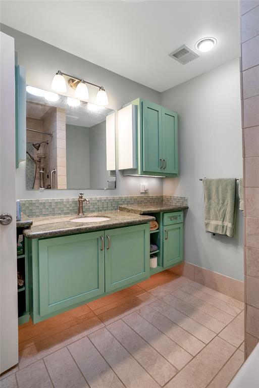 Building Photo - 5851 Doliver Dr