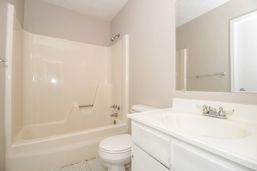 Building Photo - 243 Sedgefield Dr