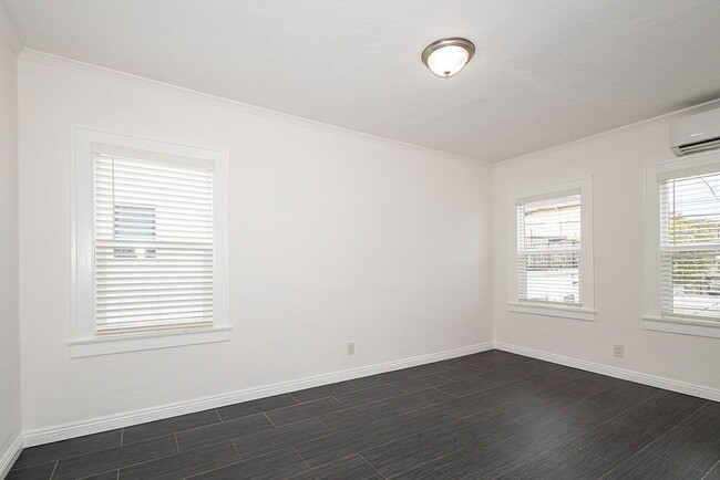 Building Photo - Bright and airy 2-bedroom 2-bath in Mid- City
