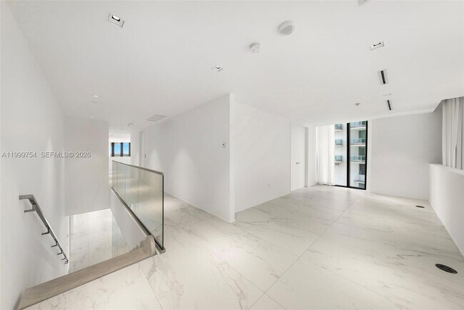 Building Photo - 1000 Biscayne Blvd