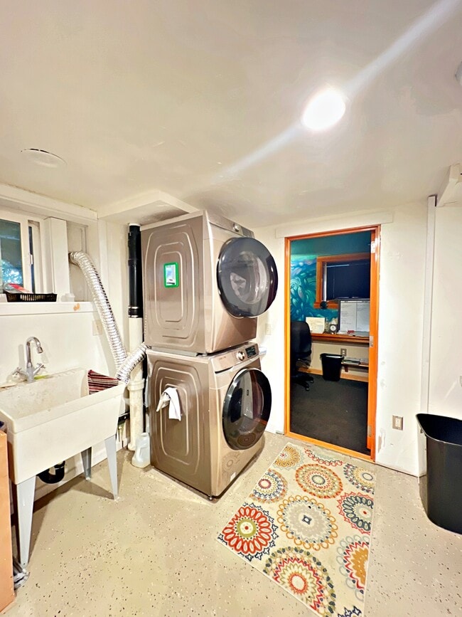 Building Photo - 7315 SE Taylor St