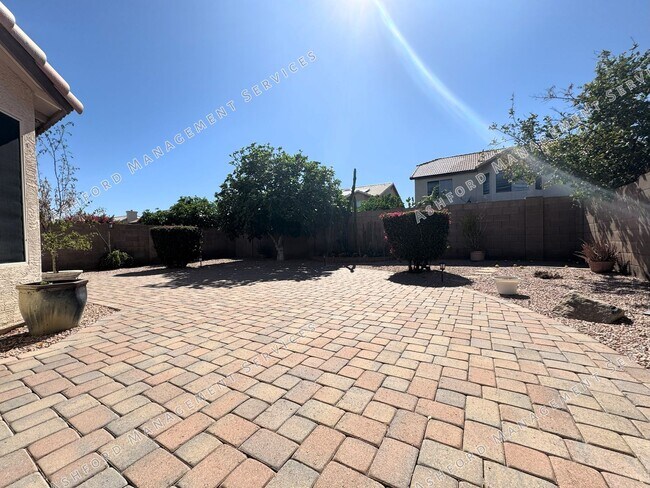 Building Photo - ***MOVE IN SPECIAL!*** BEAUTIFUL 3 BEDROOM...
