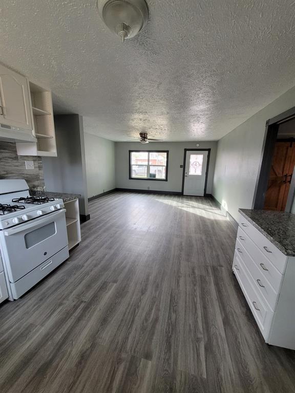 Building Photo - 7617 Delavan Dr