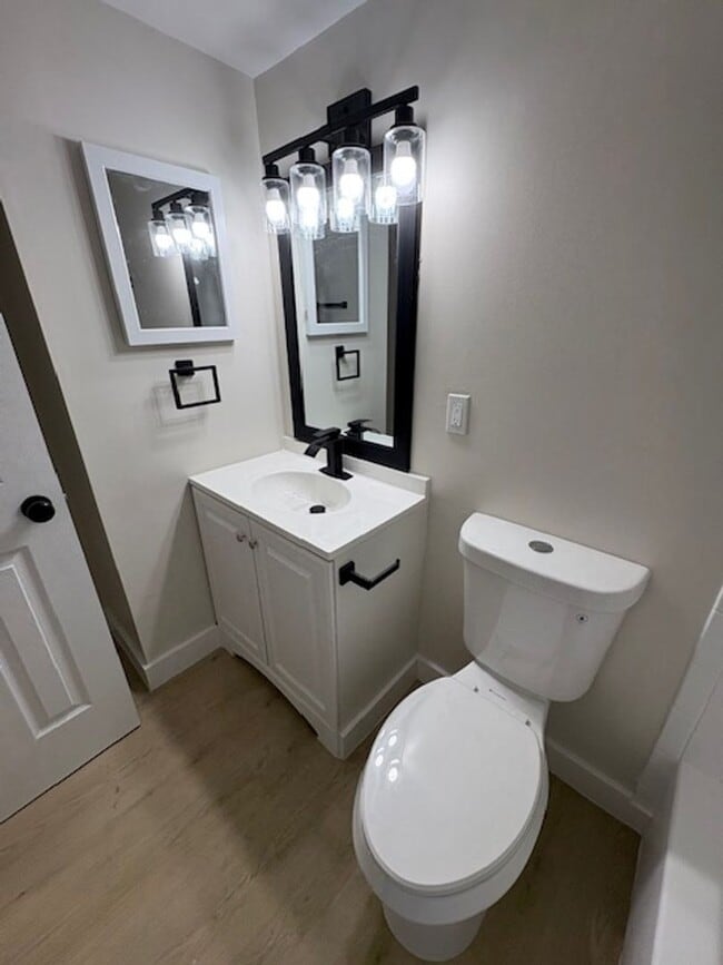 Building Photo - Stunning 4-Bedroom, 2.5-Bathroom Townhouse in the Heart of Sarasota!