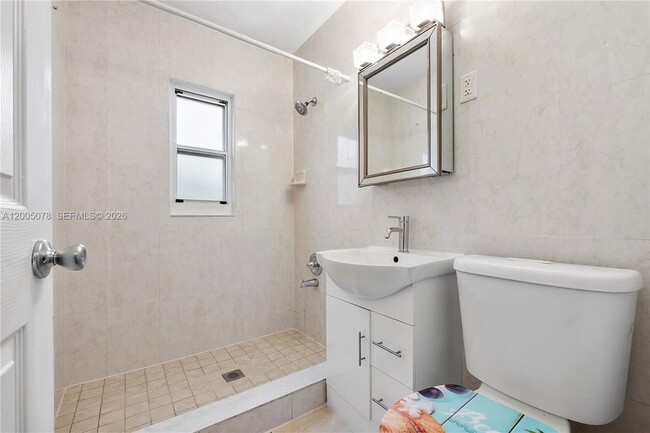 Building Photo - 608 El Vedado