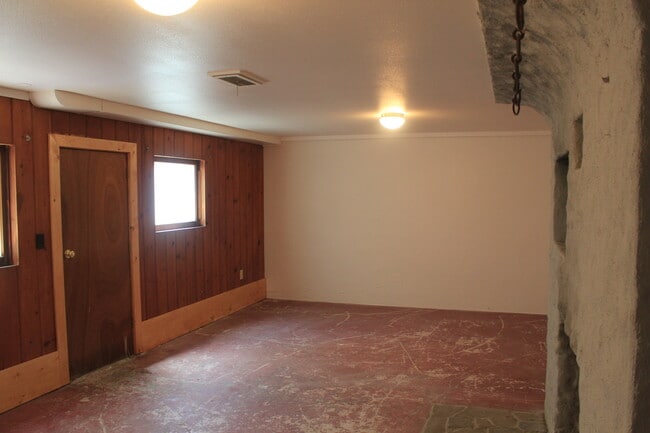 Building Photo - Spacious Home in the Country for Rent