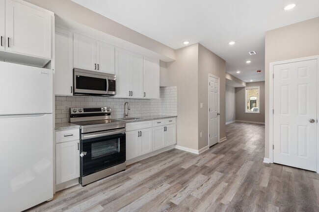 Building Photo - Newly Renovated 2 Bedroom and 1.5 Bath