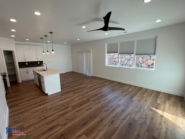 Building Photo - Desert Ridge Townhome