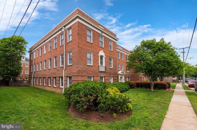 Building Photo - 719 S St Asaph St