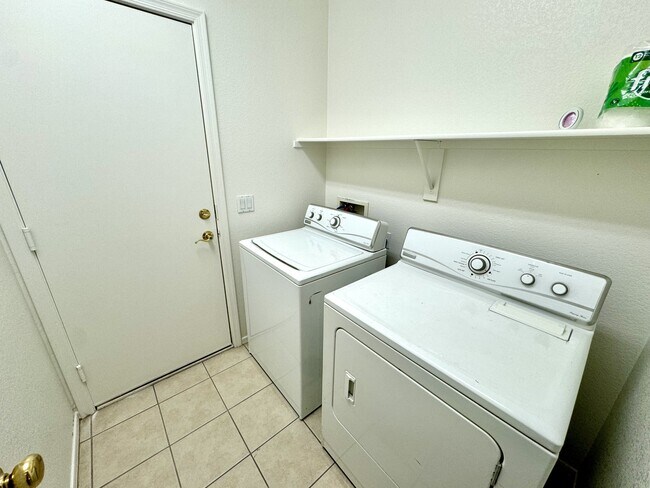 Building Photo - 44038 Granite Dr