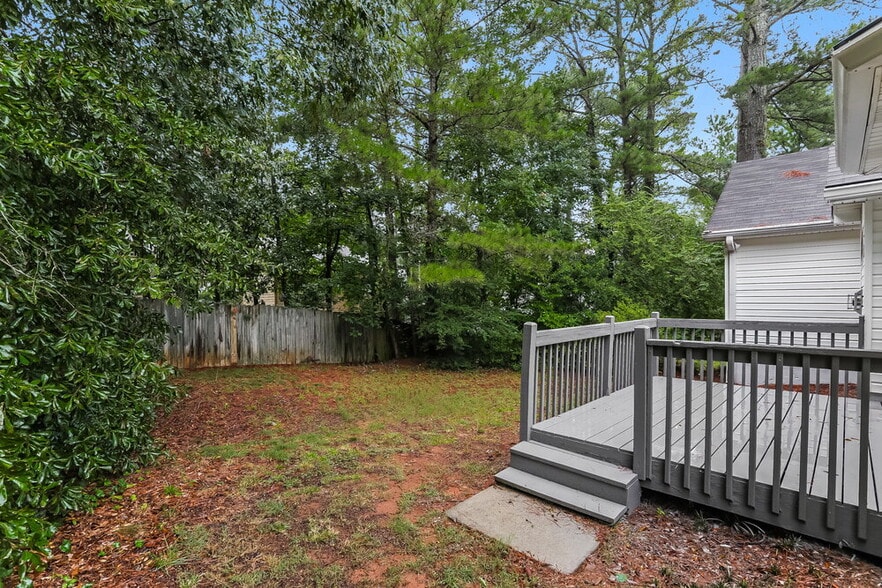 Building Photo - 221 Eagles Crest Ct