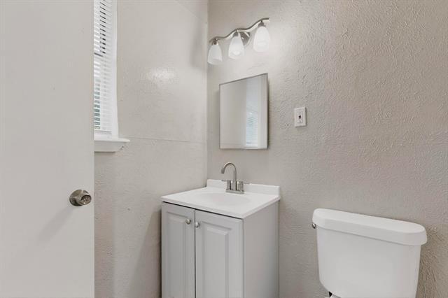 Building Photo - 524 Longridge Dr