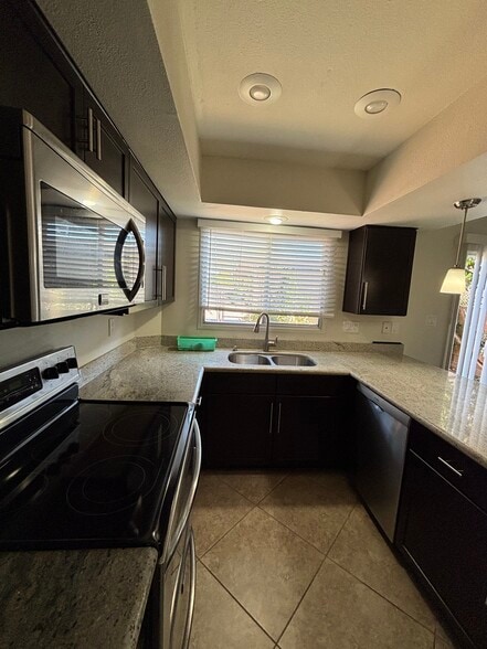 Building Photo - 5841 N Granite Reef Rd