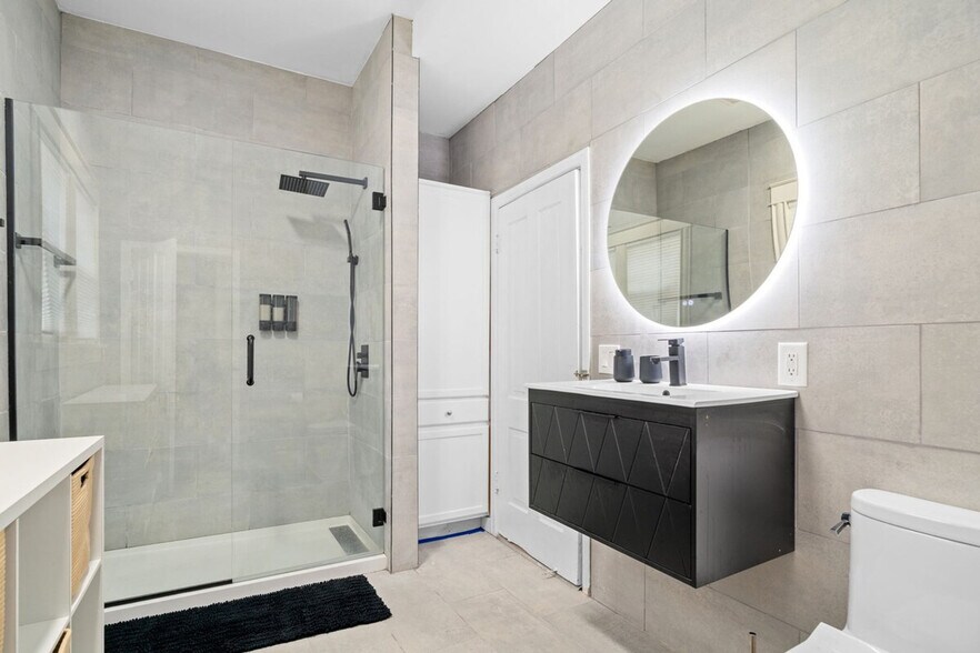 Building Photo - 1115 W 31st St