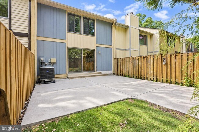 Building Photo - 6049 Forrest Hollow Ln
