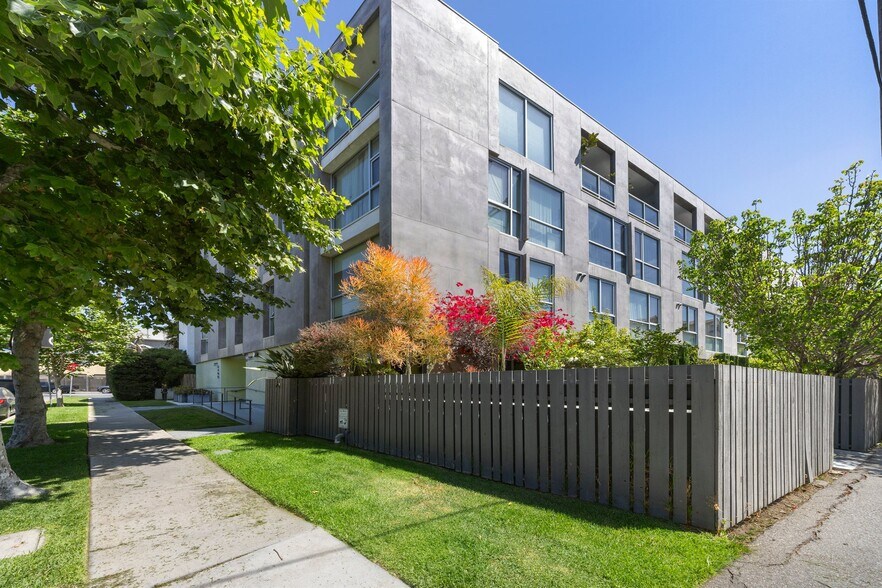 Building Photo - 2400 Corinth Ave