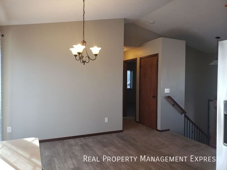 Building Photo - Lovely 4 Bed 2 Bath Home with a Huge Deck and Massive Fenced-in Yard