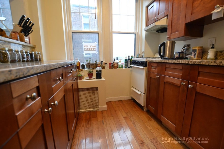 Building Photo - 2003 Commonwealth Ave