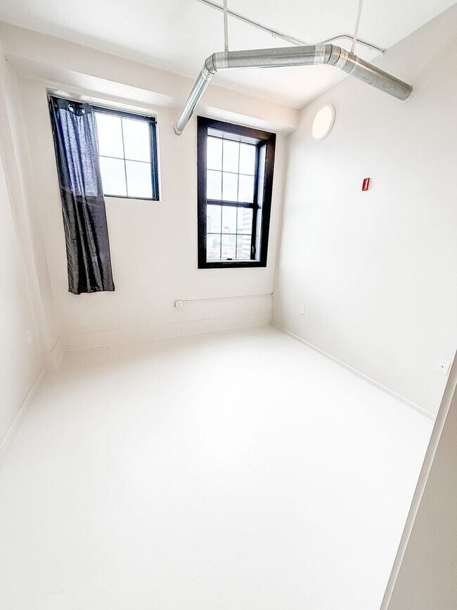 Building Photo - COMING IN SEPTEMBER!! Gorgeous 2 bedroom 1 bath Condo on Gay Street in downtown Knoxville!!!