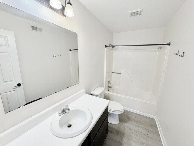 Building Photo - 103 Northlake Dr