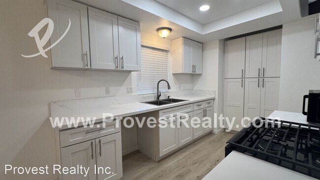 Building Photo - 3 br, 2 bath House - 7609 Kenyon Ave